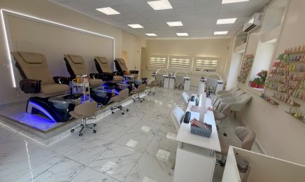 Win Ongles & Cils  : Manucure à Marseille