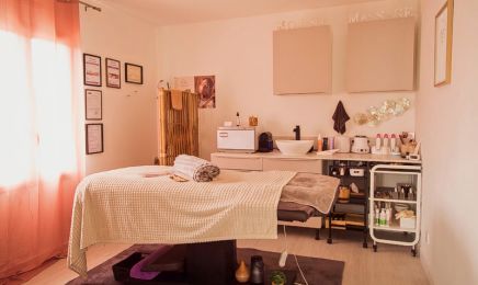 MOANA MASSAGE & ESTHÉTIQUE  : Institut de beauté à Le Thou