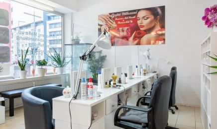 Nails Companion: Nagelstudio in München