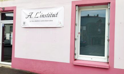 A. L'institut : Manucure à Saffré