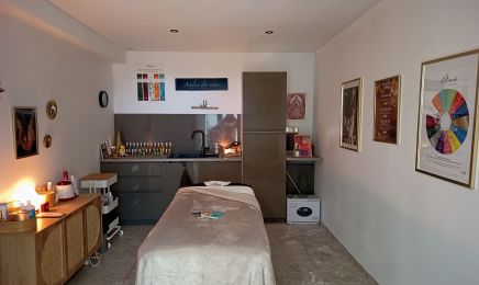 Emmanuelle B - Massage & Bien être au Féminin : Manucure à Six-Fours-les-Plages