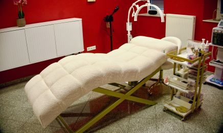 Mona‘s Beauty Lounge: Kosmetikstudio in Frankfurt am Main