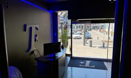 A.G BARBER : Barbier à Ath
