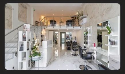 Oksana Chez Aliona Salon de Beauté & Coiffure : Coiffeur à Lyon