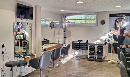 Friseur Kopfsache: Nagelstudio in Hosenfeld