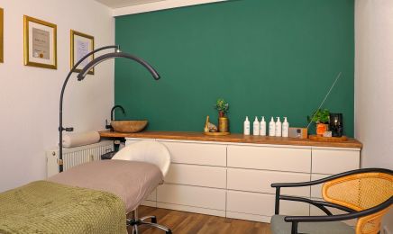Naraa Cosmetics: Kosmetikstudio in Lübbecke