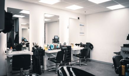 Different Hairstyle & Cosmetics Zeil/Hauptwache: Friseur in Frankfurt am Main