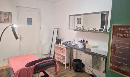 Douceur & beauté : Manucure à Saintes