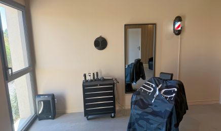 Noam Coiffeur Barbier : Manucure à Aix-en-Provence
