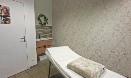 Bulle de soins : Manucure à Huriel
