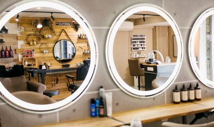 Drôles de Dames : Coiffeur à Lourmarin