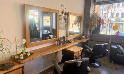 Coiffeur, Laser und Beautyzentrum: Nagelstudio in Hösbach