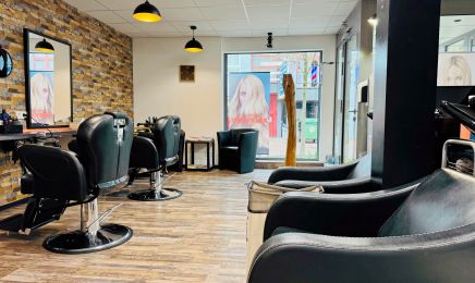 Destina‘s Hair Lounge: Friseur in Stuttgart