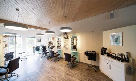 Friseuratelier Mülkünaz Dag: Friseur in Filderstadt