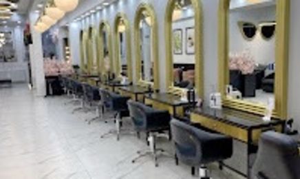 Millis Friseursalon: Kosmetikstudio in Mannheim