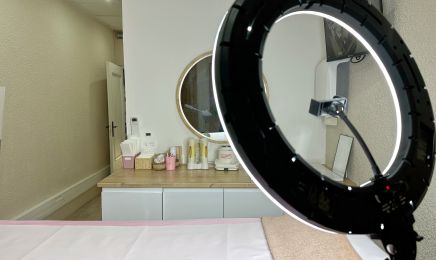 Regard poudré : Manucure à Bron