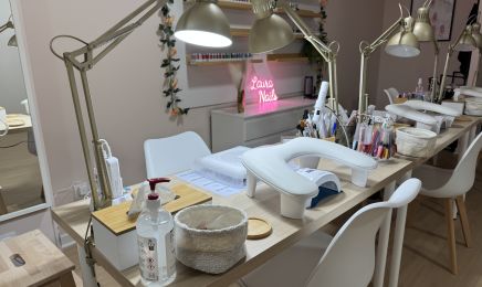 LAURA NAILS FORMATION : Prestations : Coiffeur à Gémenos