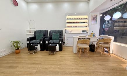 Aux Bons Soins : Manucure à Paris