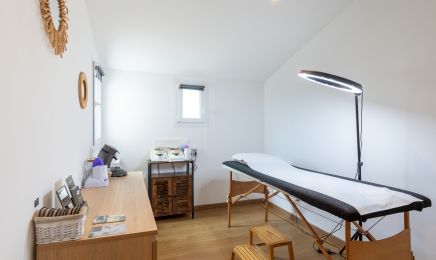 M & VOUS  : Institut de beauté à Rochefort-du-Gard
