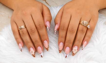 Glow Nails & Spa: Nagelstudio in München