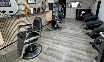 Barber Hamza : Barbier à Saintes