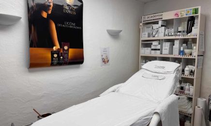 Aigue Marine : Manucure à Mazan
