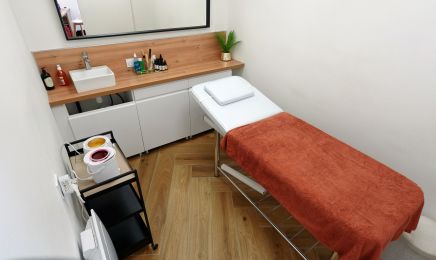 Axel MARENS institut : Manucure à Échirolles