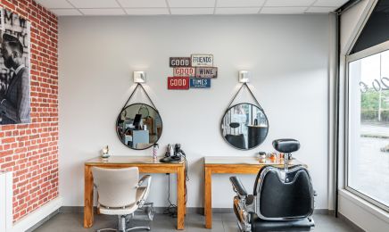 Phoenix coiffure (prothésiste ongulaire, technicienne de cils, sourcils, réflexologie) : Barbier à Bénouville