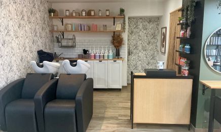 Dédicace Coiffure (anciennement à Bergerac) : Manucure à Saint-Laurent-des-Vignes