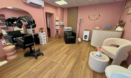 Ongle By M, Rehaussement de cils - Browlift - Nail Art - Pose capsules  : Institut de beauté à Clouange