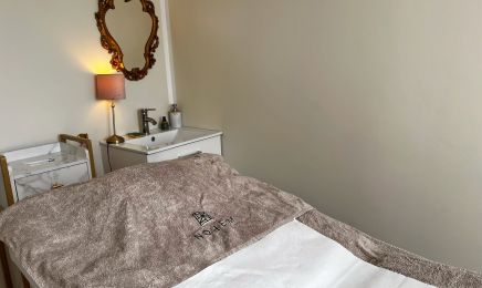 AU BOUDOIR DES DEUX L : Manucure à Gières