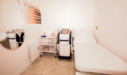 Infinity Esthetique  : Manucure à Paris