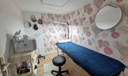 Kenze Naturel Piercing et Beauté : Manucure à Tours
