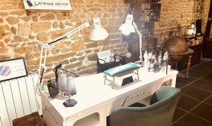 L'atypique Institut  : Manucure à Val d'Oingt
