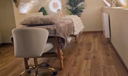 Studio B - Beauté des pieds / Ongles & Réflexologie / Head spa / Drainage lymphatique : Coiffeur à Brioude