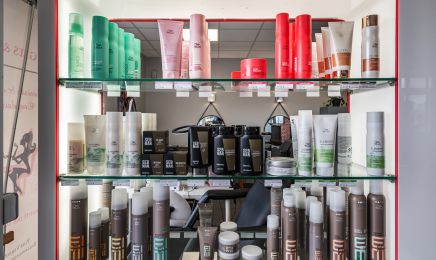 Phoenix coiffure (prothésiste ongulaire, technicienne de cils, sourcils, réflexologie) : Barbier à Bénouville