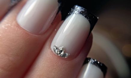 L’Hibiscus Nail Artist  : Manucure à Marthon