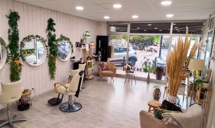 Salon d'Emilie et Une Folie : Institut de beauté à Landiras