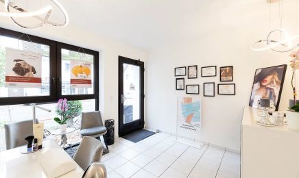 Zeitlos schön mit Nikitina : Nagelstudio in Duisburg