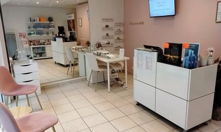 Institut Aquarella : Manucure à Moulins