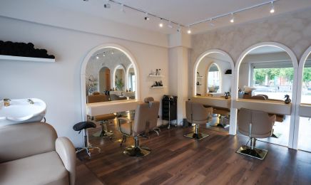Amluxe Haarstudio: Friseur in Frankfurt am Main