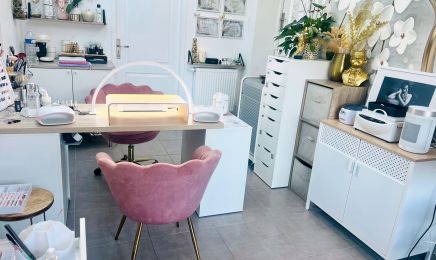 Plume Chic : Manucure à Vougy