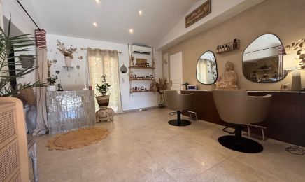 Laura Prestige Coloriste /  HairStylist  : Coiffeur à La Roquette-sur-Siagne