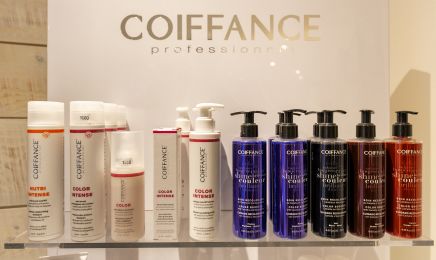 La tête ailleurs : Coiffeur à Plounéventer