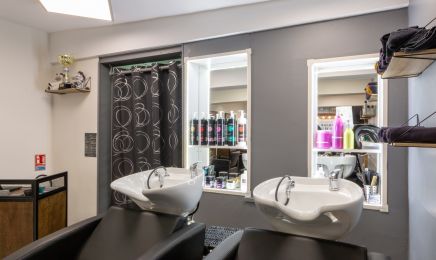 Le salon by Cecile et Virginie : Barbier à Revel