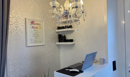 Salon Kleine Schere: Friseur in Steinen