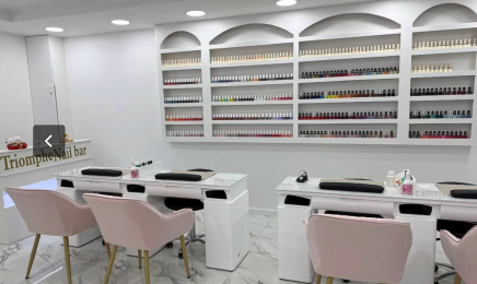 Triomphe Nail Bar : Institut de beauté à Paris