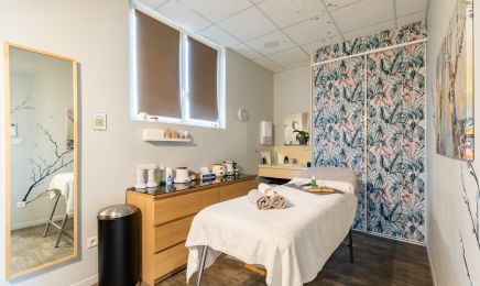 Ombr’elle Esthétique : Manucure à Étoges