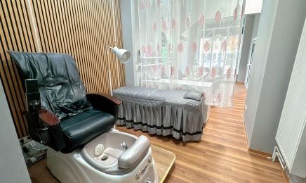 Ami Beauty Nails & Lashes: Kosmetikstudio in Cottbus