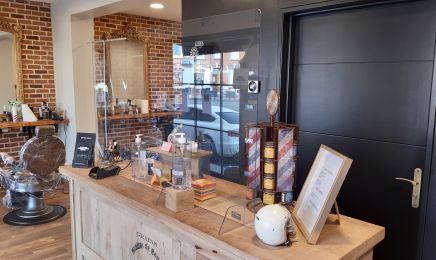 L'Homme : Barbier à Estaires